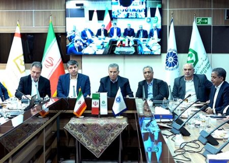 در نشست اتاق ایران با بانک‌های توسعه صادرات و صنعت و معدن مطرح شد:   مسیر همکاری بین اتاق ایران و دو بانک تخصصی طراحی می‌شود | تعریف مشروط خطوط اعتباری برای صادرکنندگان شناسنامه‌دار