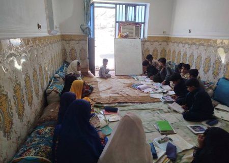 معلمی که در میان جنگ آموزگار ماند؛ «نمی‌توانم نسبت به این استعدادها بی‌تفاوت باشم»/ جلوگیری از ادامه تحصیل به‌دلیل مسائل فرهنگی