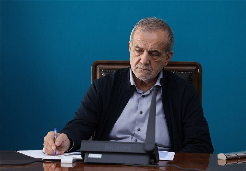 آنچه شما گفته‌اید/ کالا هست، اما پول خریدش نیست؛ پاسخ کاربران خبرآنلاین به سخنان پزشکیان