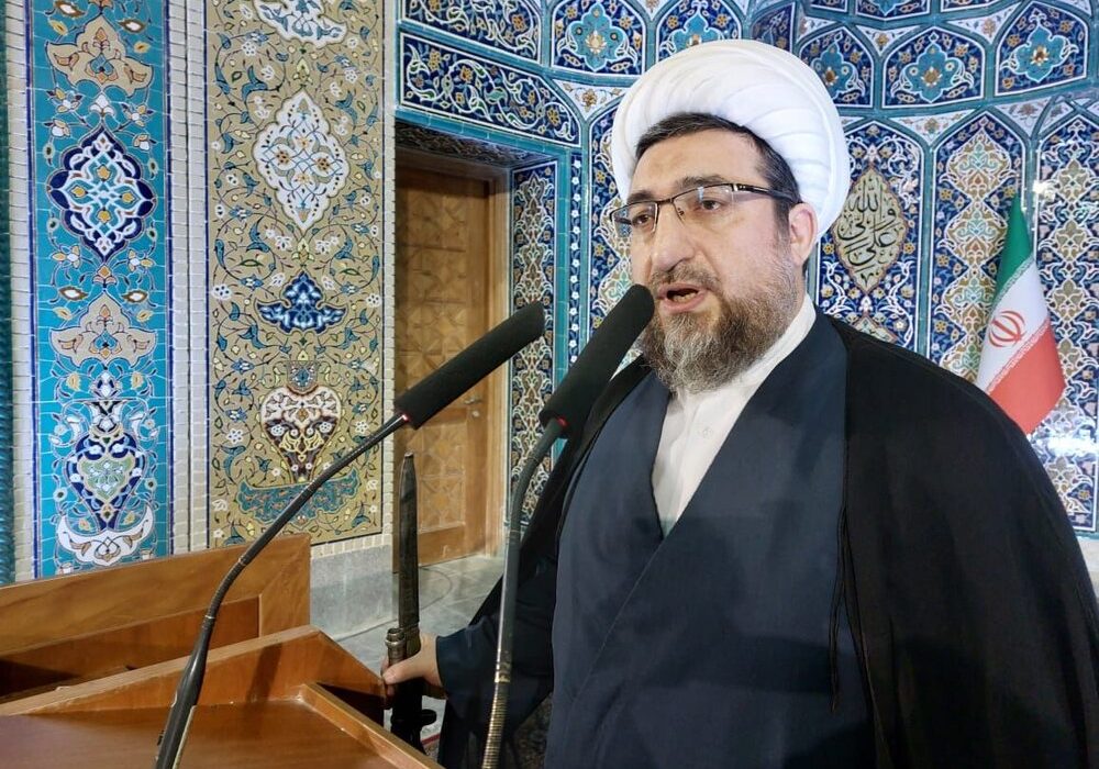امام جمعه تبریز: اگر آمریکاییها شروط رهبری را بیکموکاست نپذیرند، آنها را با ذلت از منطقه خارج میکنیم/ دشمنان به دنبال سوءاستفاده از حجاب هستند