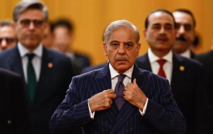 شهباز شریف پس از مذاکرات ایران و آمریکا: امیدواریم وقتی به خانههایمان برگردیم، سند فوقالعادهای در دست داشته باشیم