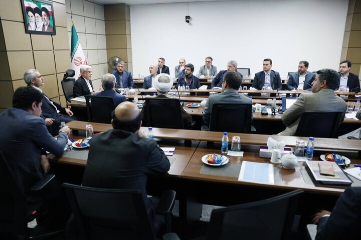 قدردانی عارف از قالیباف به خاطر عملکرد در مذاکرات با آمریکا/ پیروزی ایران مرهون رهبری آیتالله مجتبی خامنهای است
