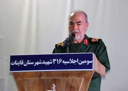 معاون سیاسی سپاه: آمریکا نه در جنگ و نه در مذاکره به اهداف خود دست نخواهد یافت/ اگر قرار باشد کسی در این رویارویی تسلیم شود، آن آمریکا است