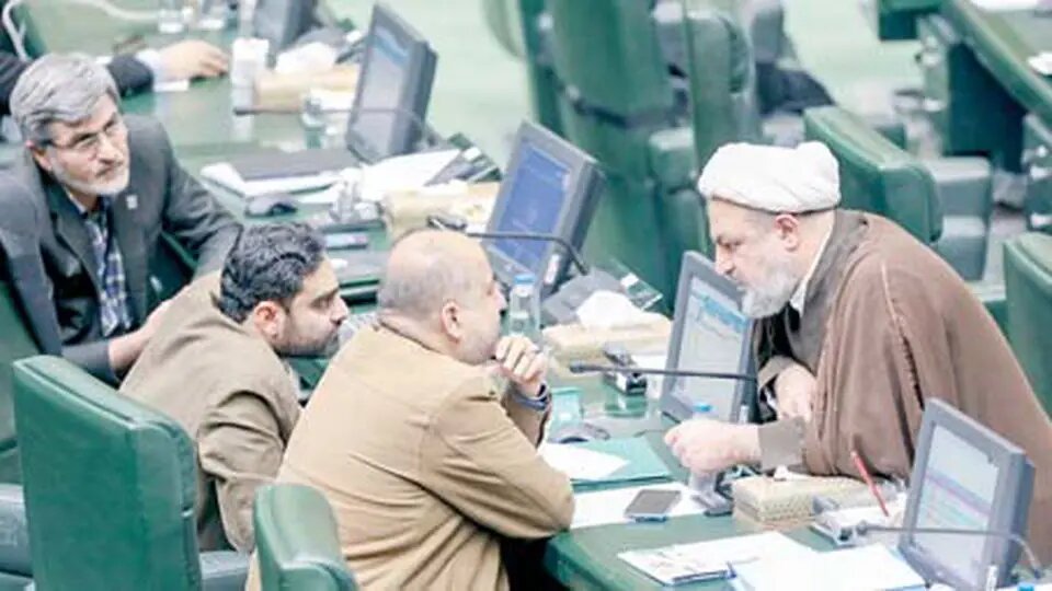 «نپذیران» اعلام موجودیت کردند/ دلواپسان کارزار «نمیپذیریم» به راه انداختند/ اعلام وضعیت خطر در اردوگاه مخالفان مذاکره و توافق