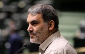 پیش بینی یک نماینده مجلس از دوران سخت اقتصادی؛ سه ماه سخت را پیش رو داریم/ دشمنان با محاصره پشت تنگه هرمز، واردات و صادرات ما را محدود کرده‌اند