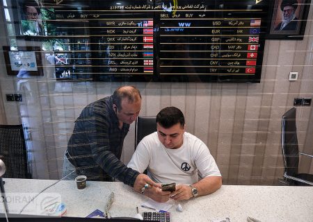 پیش‌بینی یک کارشناس  از بازار ارز، طلا، مسکن و خودرو با تفاهم ایران و آمریکا/ دلار تا کانال ۱۰۰هزار تومان هم ریزش می‌کند؟/تغییر قیمت‌ها در چه حدی است؟