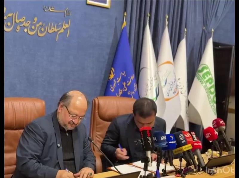 انعقاد بزرگترین قرارداد تولید بار اول توسط هلدینگ خلیج فارس/امضای شریعتمداری و افشین پای تفاهمنامه «فارس» با معاونت علمی ریاستجمهوری