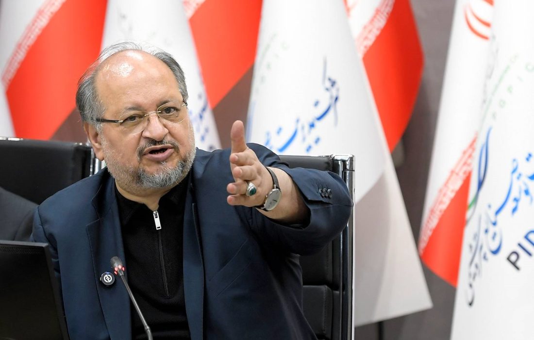 شریعتمداری: مدیران عامل، مسئول تأمین مالی پروژهها هستند