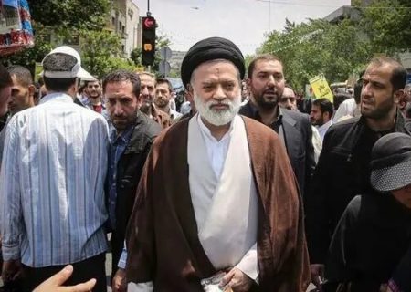 آیت الله سید مصطفی خامنه‌ای کیست/ پسری که بر پیکر پدر شهید نماز خواند