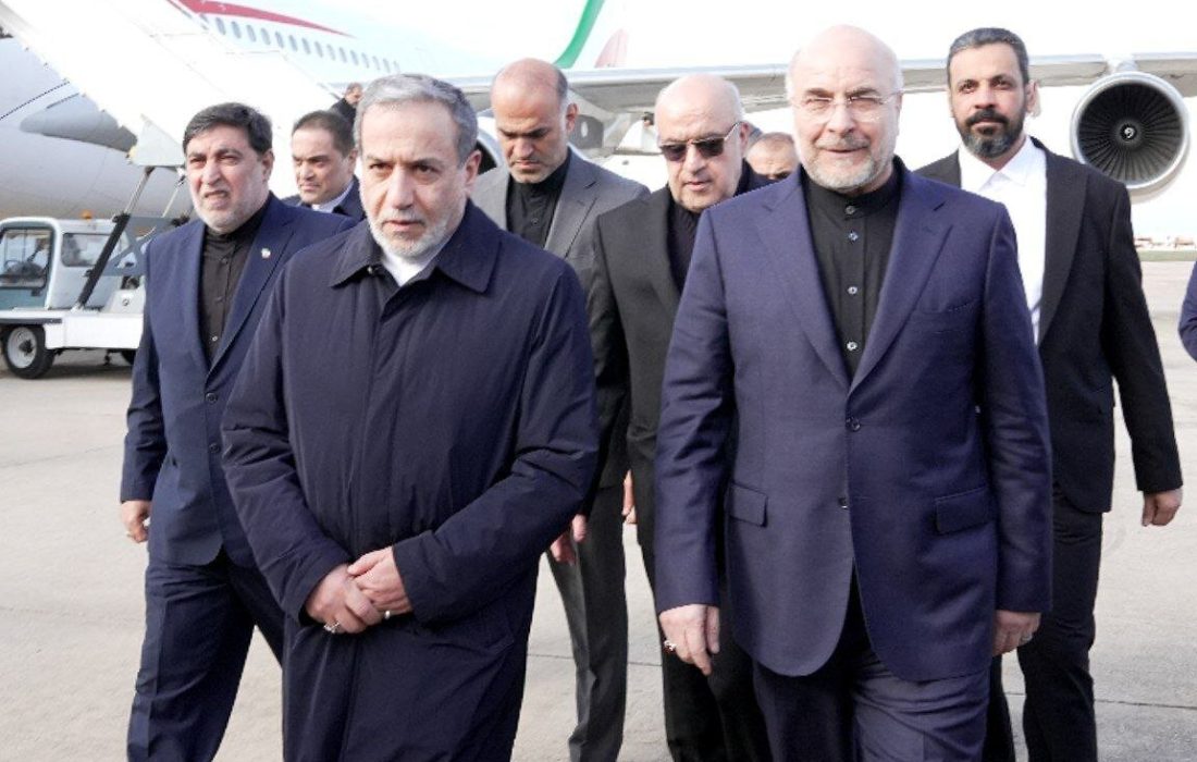تسویه حساب مذاکراتی با عراقچی و قالیباف در مراسم تشییع رهبر شهید؛ چرا مذاکرهکنندگان همواره هدف شعار و پرتاب سنگ تندروها در کف خیابان هستند؟