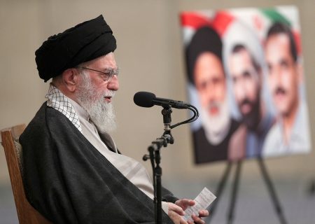 مروری بر توصیه‌های رهبر شهید به دولت‌ها؛ از هاشمی تا پزشکیان/ ماجرای تنها رئیس‌جمهوری که نشان فتح دریافت کرد + جدول