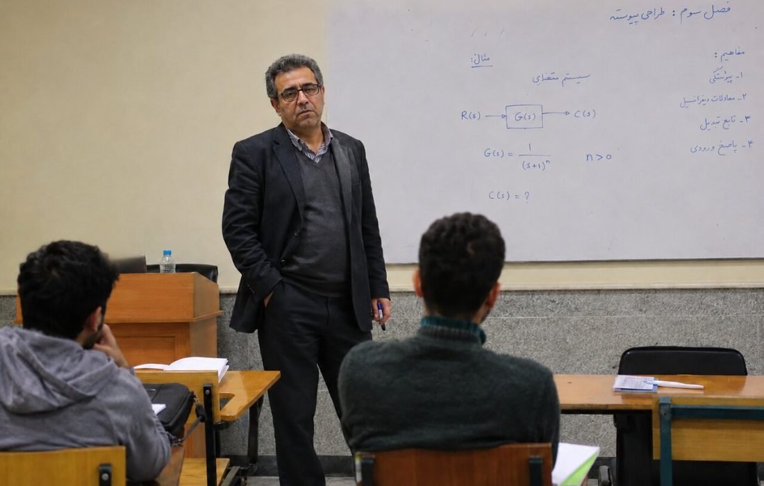 از انقلاب فرهنگی تا گزینش‌های ایدئولوژیک؛ دانشگاه‌های ایران چرا از جهان علم عقب افتادند؟/ کسی که اوایل انقلاب استاد اخراج می‌کرد خودش بعدتر اخراج شد