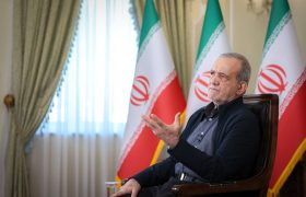 انتقاد یک فعال سیاسی به نحوه گزارش دادن پزشکیان به مردم/ مردم سخنرانی نمی‌خواهند!