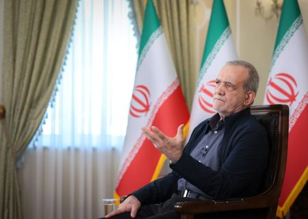 انتقاد یک فعال سیاسی به نحوه گزارش دادن پزشکیان به مردم/ مردم سخنرانی نمی‌خواهند!