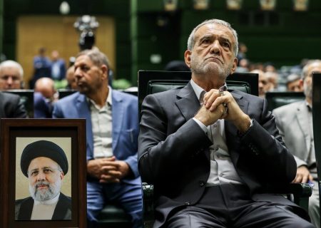 قاب‌ عکس ویژه از پزشکیان و ابراهیم رئیسی/ اسماعیل هنیه نظاره‌گر ادای سوگند رئیس جمهور ایران/ هم‌نشینی سید حسن خمینی با آیت‌الله جنتی/ لاریجانی هم بود
