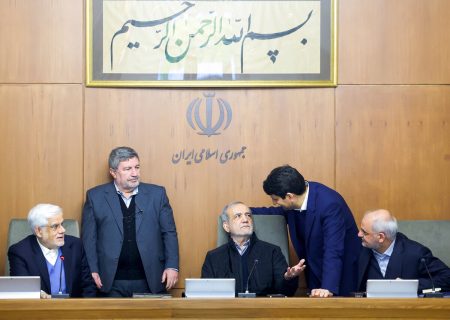 مسیر قانونی پزشکیان برای حل پرونده فیلترینگ به روایت سبحانی فر/ اگر فیلترینگ از مسیر قانونی باز نشود، با چالش مواجه خواهند شد