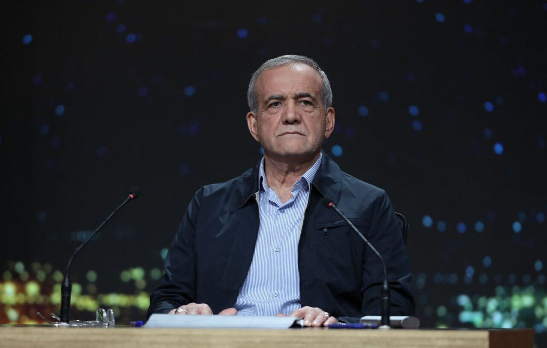 نمره ۱۴ از ۲۰ برای دولتی که با بحران  متولد شد/ امام: سیاست‌های اجتماعی هنوز زیر سایه نگاه‌های امنیتی و غیرپاسخگو قرار دارد