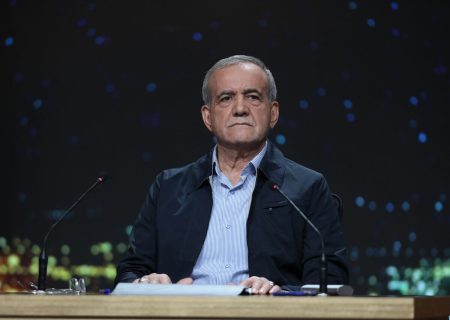 نمره ۱۴ از ۲۰ برای دولتی که با بحران  متولد شد/ امام: سیاست‌های اجتماعی هنوز زیر سایه نگاه‌های امنیتی و غیرپاسخگو قرار دارد