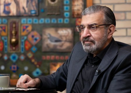 واکنش صادق خرازی به مواضع برادرش علیه دولت/ مسئولان خودشان و فرزندانشان را مهار کنند، مشکلی پیش نمی‌آید/ نفوذ در اندیشه‌های امنیتی به وفور هست