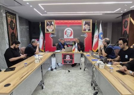 بازدید رئیس کمیسیون اقتصادی مجلس از ستاد اربعین بیمه ایران در کربلا