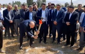  کلنگ‌زنی زمین‌های ورزشی روستاهای هاشم‌آباد و سیدان با حمایت مالی پست بانک ایران