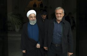تندروها علیه دولت در چند جبهه؛ از تجمع مقابل خانه روحانی تا استیضاح عراقچی و هشتگ عزل پزشکیان!
