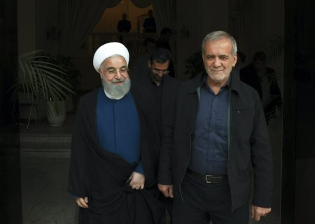 تندروها علیه دولت در چند جبهه؛ از تجمع مقابل خانه روحانی تا استیضاح عراقچی و هشتگ عزل پزشکیان!