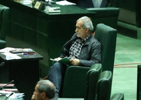 حسابی که هیچوقت تسویه نمی‌شود/ واکنش دو نماینده مجلس به اظهارات مجتبی زارعی درباره کودتا علیه دولت پزشکیان/ رفتار این افراد نوعی شبه‌کودتاست!