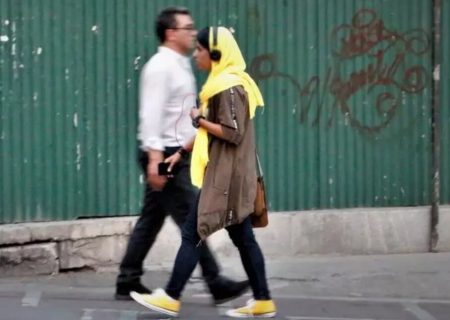 دو ماه حقوقم را گروگان گرفتند؛ به من گفتند زن باردار و بچه‌دار دردسر و هزینه است / ۹ ماه مرخصی زایمان یعنی ۲۰ سال درس و کارم هدر می‌شود