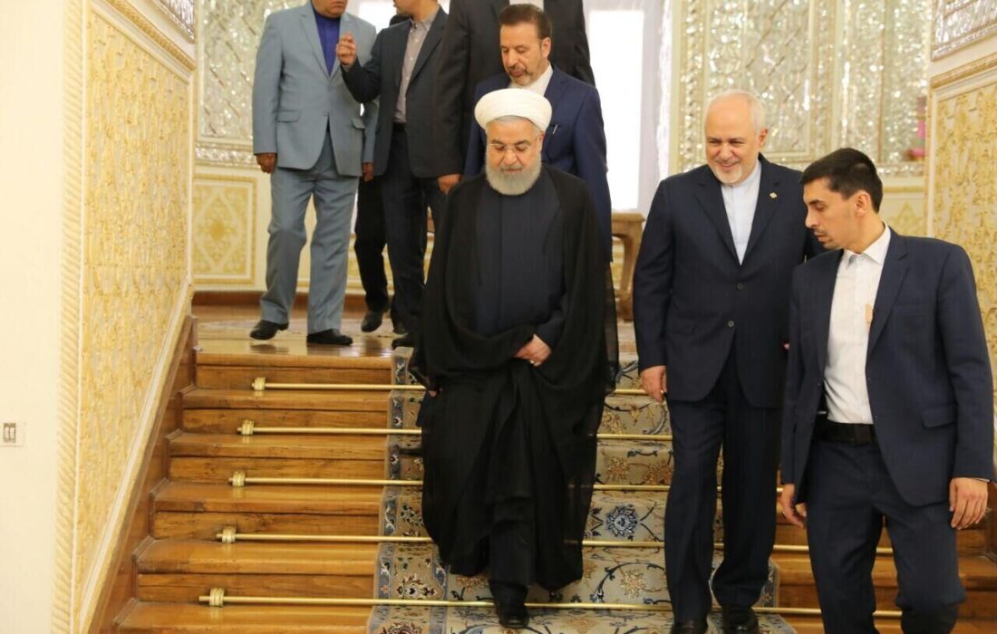 رمزگشایی از حملات جدید تندروها به حسن روحانی/ کسی حق ندارد از پایان جنگ بگوید؟