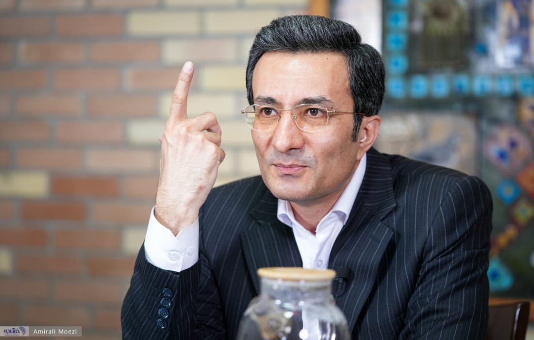 معلم اگر سرود «ای ایران» میخواند تذکر میگرفت؛ حالا دنبال هویت ایرانی افتادهایم؟