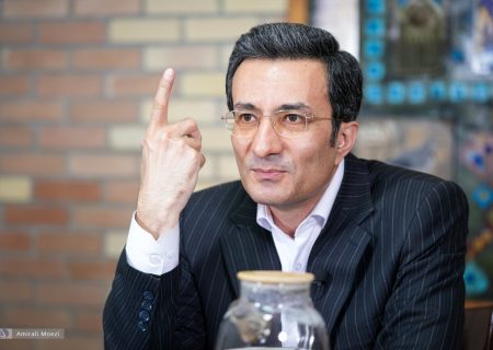 معلم اگر سرود «ای ایران» می‌خواند تذکر می‌گرفت؛ حالا دنبال هویت ایرانی افتاده‌ایم؟