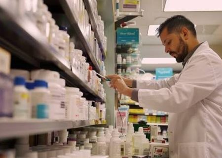 وضعیت تأمین دارو بهتر شده / استامینوفن کدئین قطره‌چکانی توزیع می‌شود / در برخی داروهای قلب و عروق نیز کسری وجود دارد و بعضی اقلام به‌ندرت تولید می‌شود