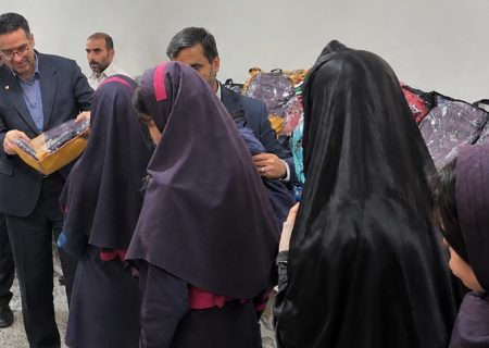 توزیع هزار بسته نوشت افزار میان دانش‌آموزان نیازمند با حمایت شرکت نفت سپاهان