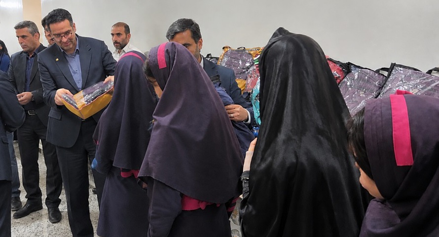 توزیع هزار بسته نوشت افزار میان دانشآموزان نیازمند با حمایت شرکت نفت سپاهان
