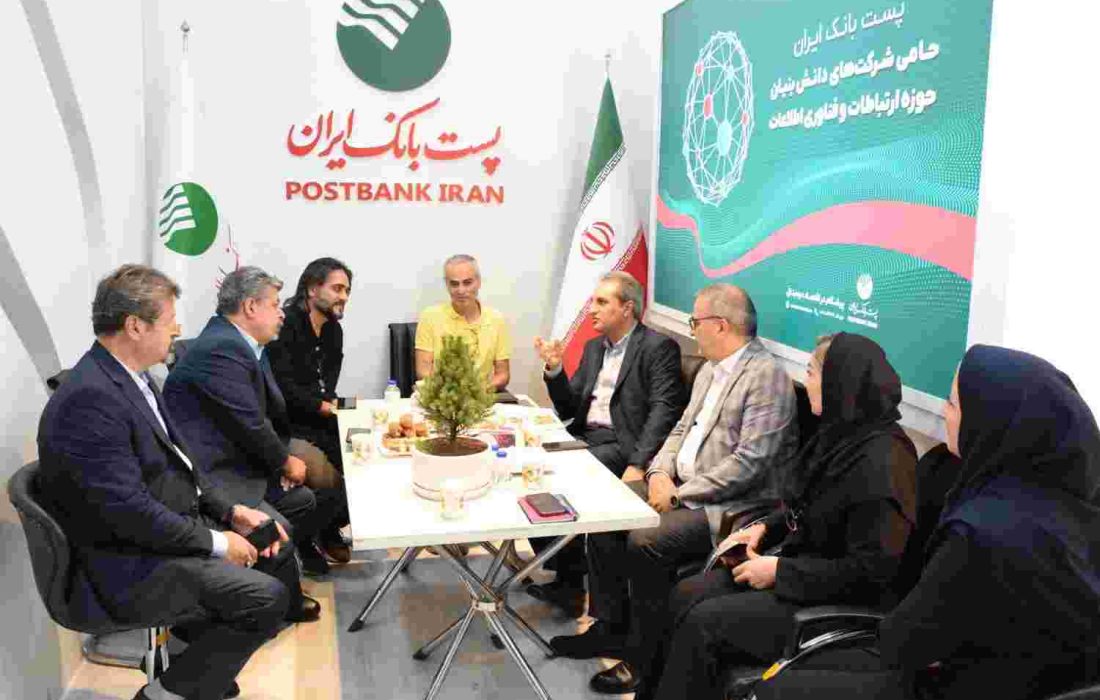 حضور مدیرکل ارتباطات و فناوری اطلاعات استان تهران در غرفه پست بانک ایران در نمایشگاه الکامپ