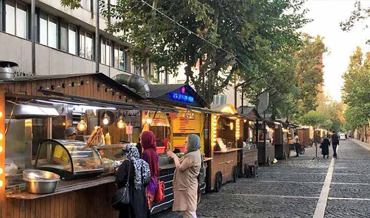 «این آخرین دلخوشی جوان‌ها را هم بگیرید»؛ واکنش کاربران به ماجرای «دور دور پیاده‌ها» در تهران/ «نکنه پیاده‌رو هم میخوان پولی کنند …»