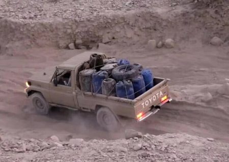 روایتی از زندگی سوخت‌بران در جنوب کرمان؛ «با یک جرقه می‌بینی خود سوخت‌بر و ماشینش به هوا رفتند»/ برخی ۱۰ خودرو می‌خرند و به قاچاقچیان اجاره می‌دهند