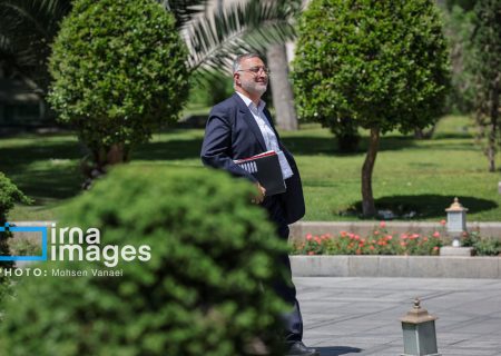 زاکانی در مسیر احمدی‌نژاد؟ / شهرداری سکوی پرتاب به پاستور می‌شود؟