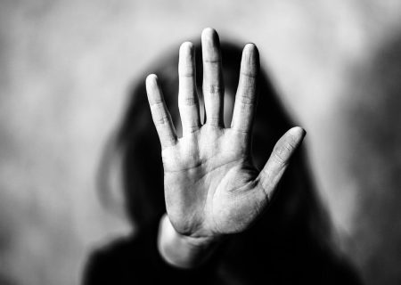 زن‌ کشی در فرانسه؛ ۱۱۱ زن در ۲۰۲۵ قربانی خشونت همسر یا شریک عاطفی خود شدند