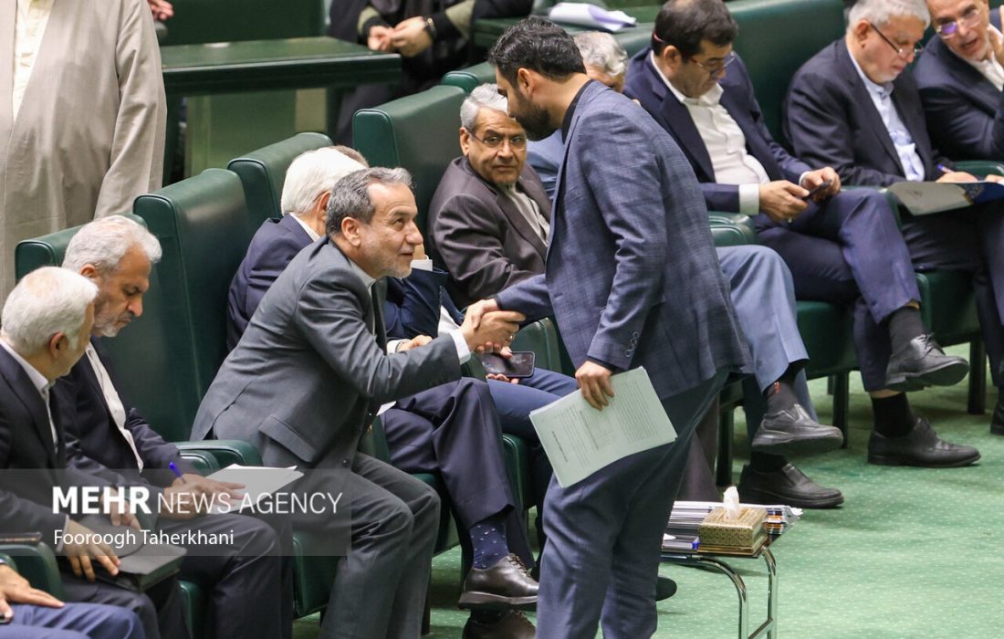 نگاه کاربران خبرآنلاین به استیضاح «عباس عراقچی»؛ از دفاع از وزیر امور خارجه تا حمایت از جبهه پایداری/ پای معیشت و شورای نگهبان هم به کامنت‌ها باز شد!