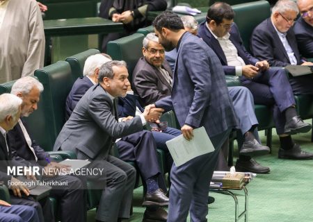 نگاه کاربران خبرآنلاین به استیضاح «عباس عراقچی»؛ از دفاع از وزیر امور خارجه تا حمایت از جبهه پایداری/ پای معیشت و شورای نگهبان هم به کامنت‌ها باز شد!