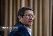 همتی: با کنترل نقدینگی و اختیارات قانونی، بازار ارز مدیریت می‌شود