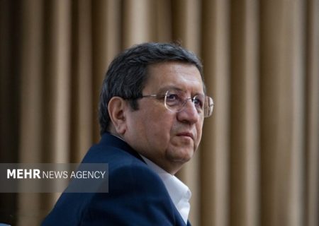 همتی: با کنترل نقدینگی و اختیارات قانونی، بازار ارز مدیریت می‌شود